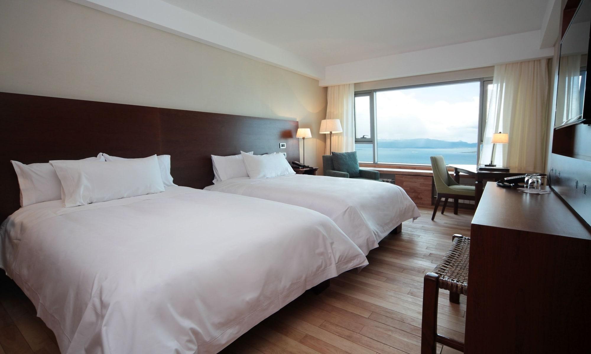 아라쿠르 우수아이아 리조트&스파 외부 사진 A room at the hotel