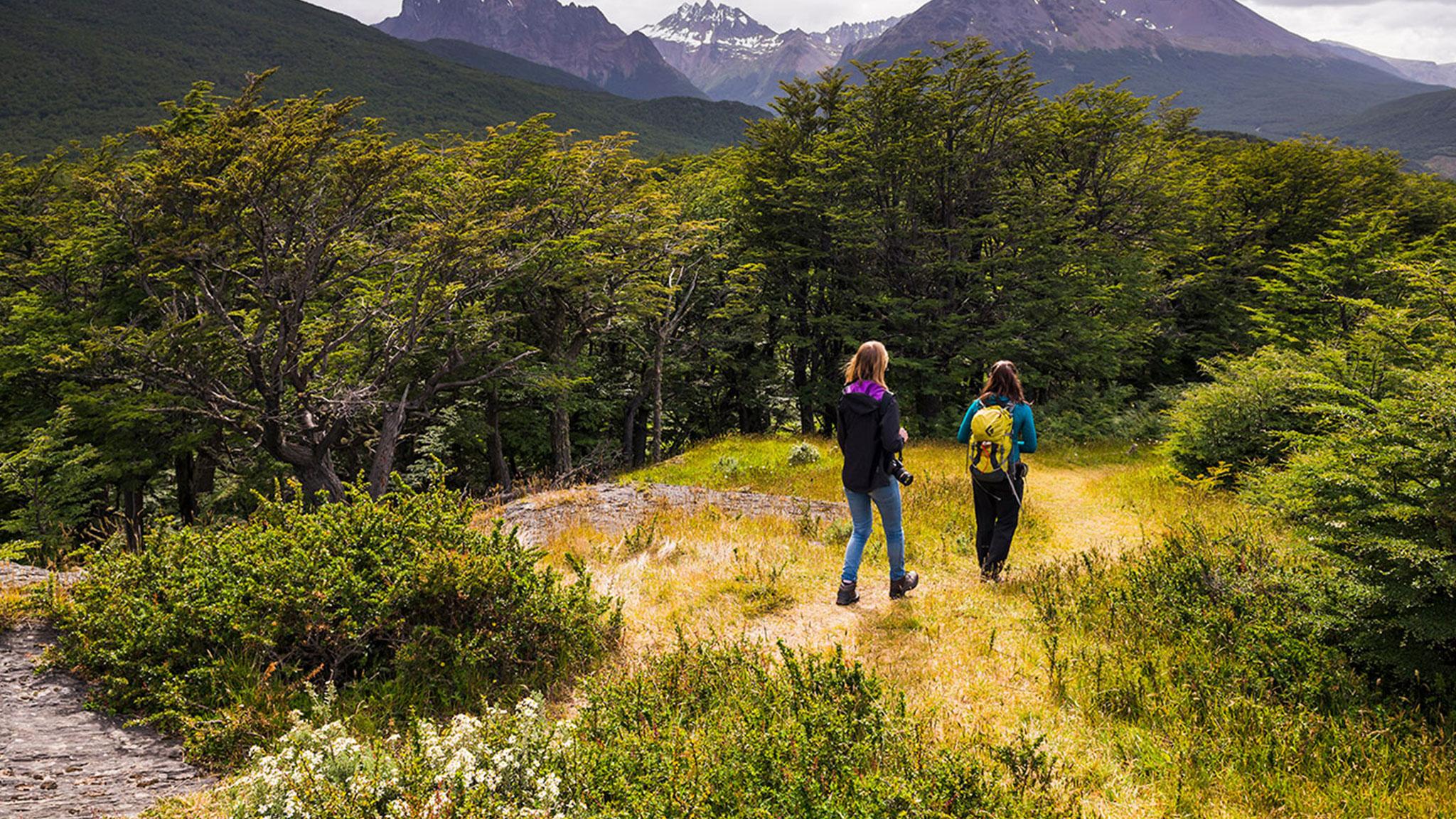 아라쿠르 우수아이아 리조트&스파 외부 사진 Hiking in Torres del Paine National Park