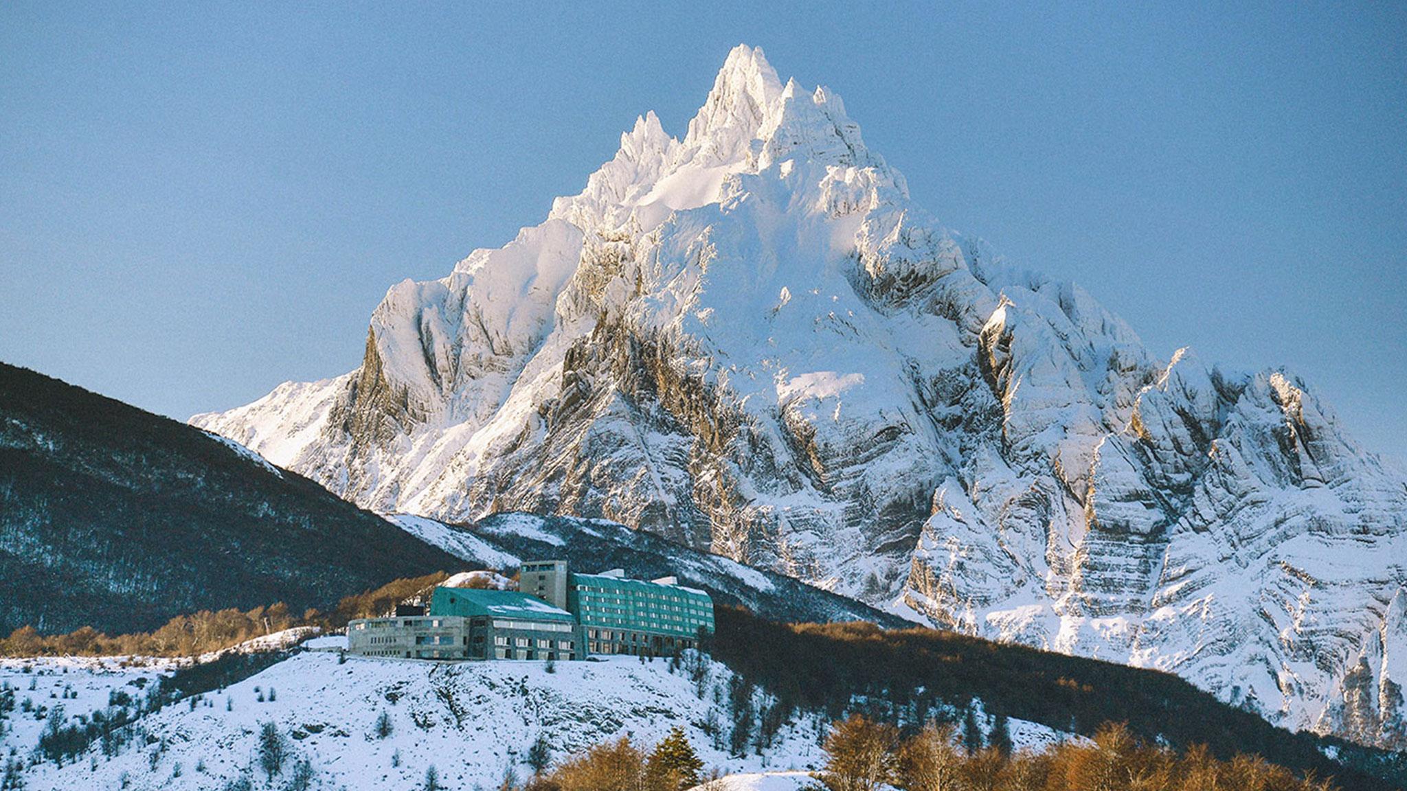 아라쿠르 우수아이아 리조트&스파 외부 사진 The summit of Mount Manaslu