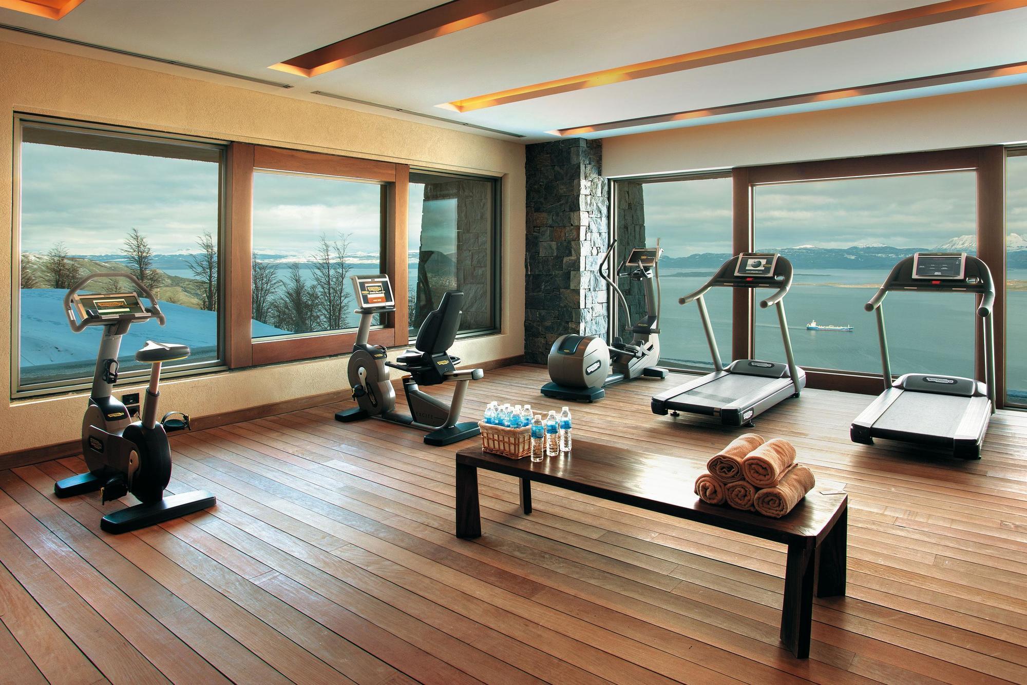 아라쿠르 우수아이아 리조트&스파 외부 사진 The gym at the Taj Bengal